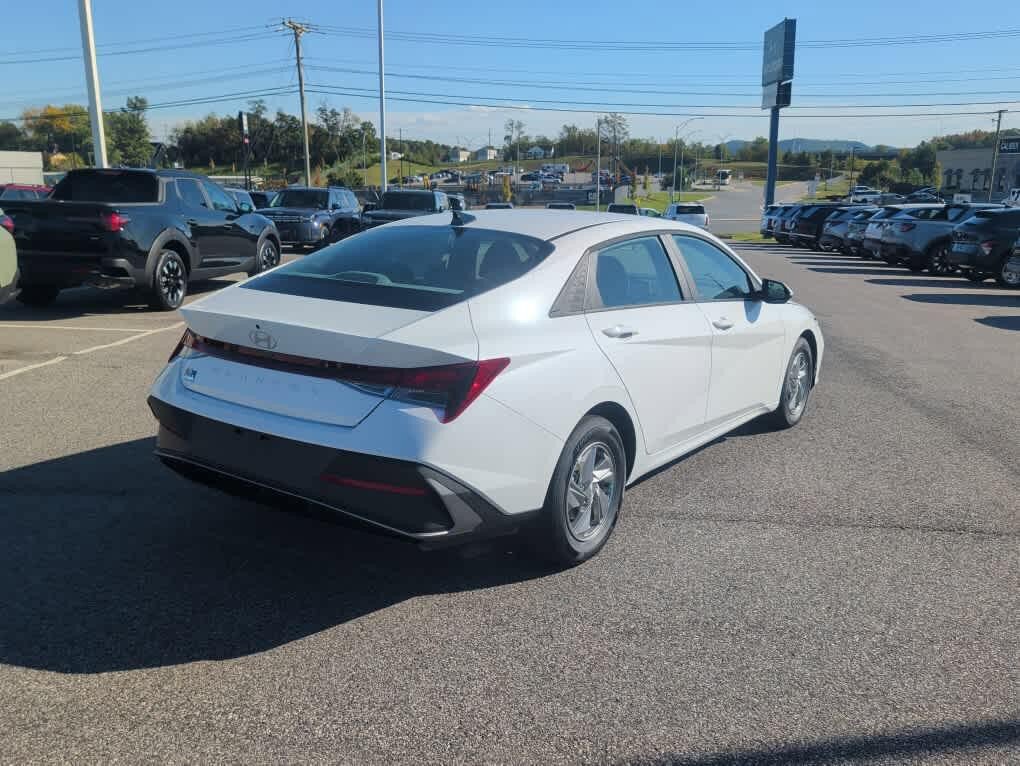 New 2026 Hyundai Elantra SE FWD image 16