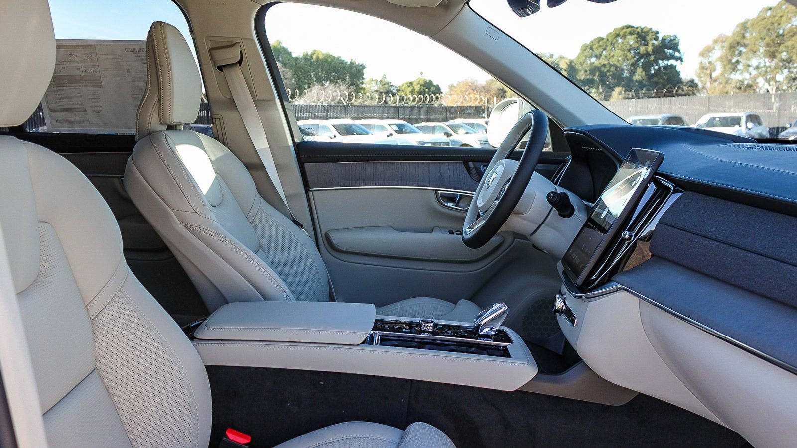 New 2026 Volvo XC90 T8 Ultra w/ Protection Package Premier AWD/4WD image 19