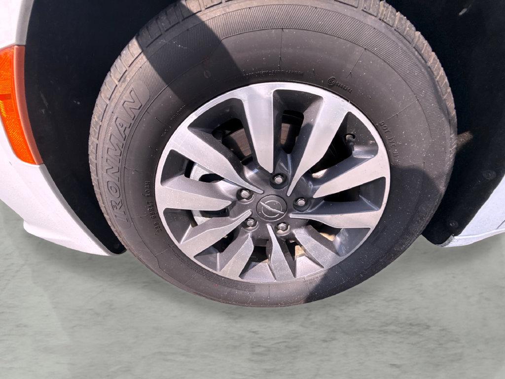 Used 2023 Chrysler Pacifica Limited FWD image 9