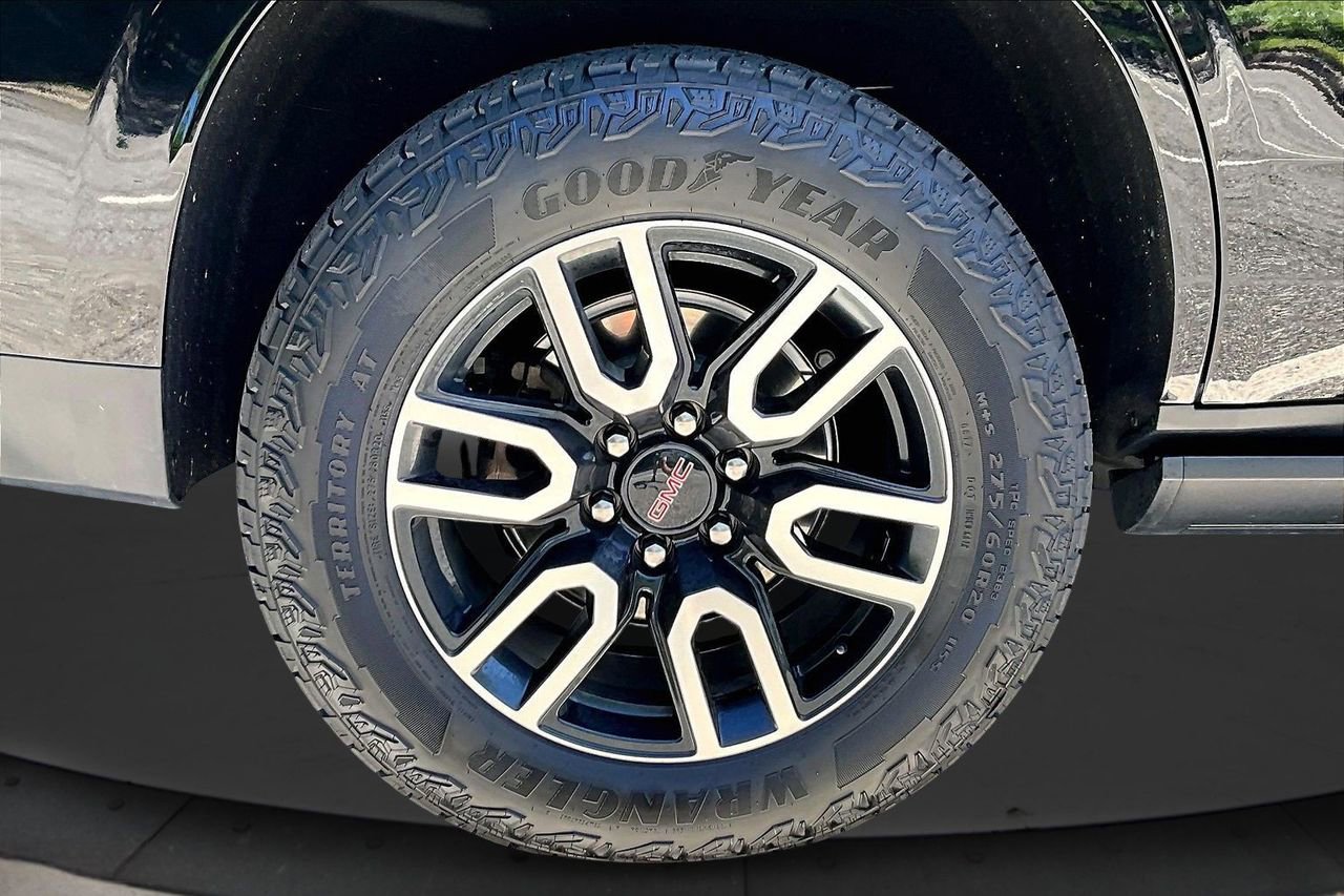 Used 2024 GMC Yukon AT4 w/ AT4 Premium Package AWD/4WD image 37