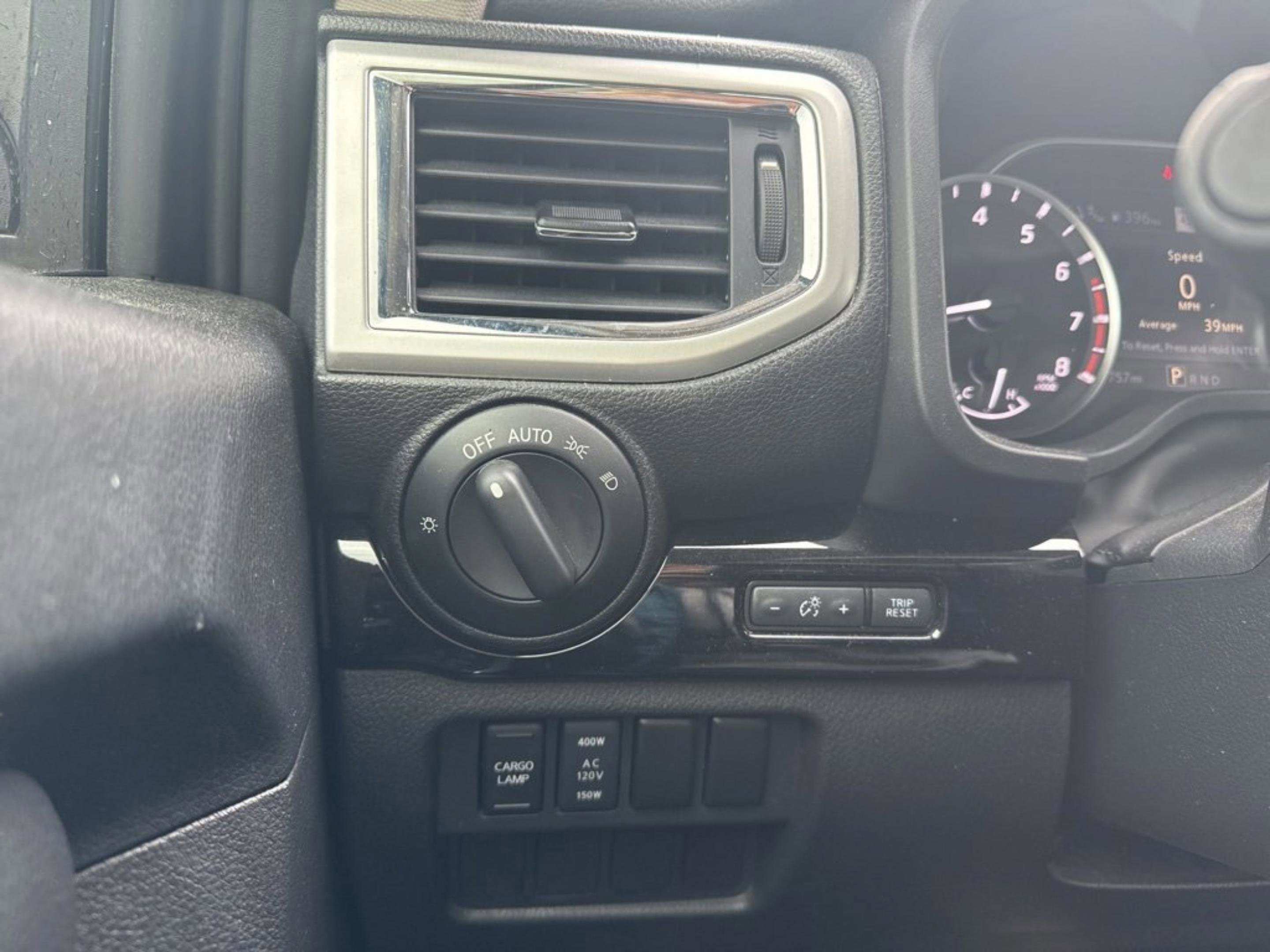 Used 2020 Nissan Titan SV w/ SV Convenience Package image 7