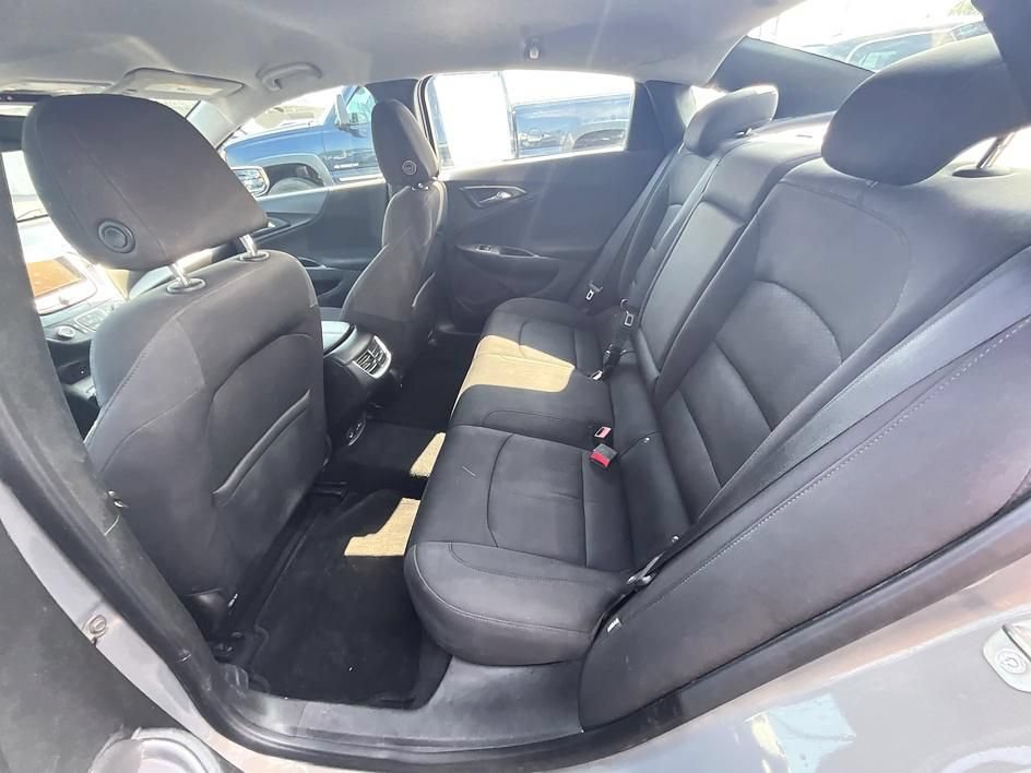 Used 2018 Chevrolet Malibu LT FWD image 27