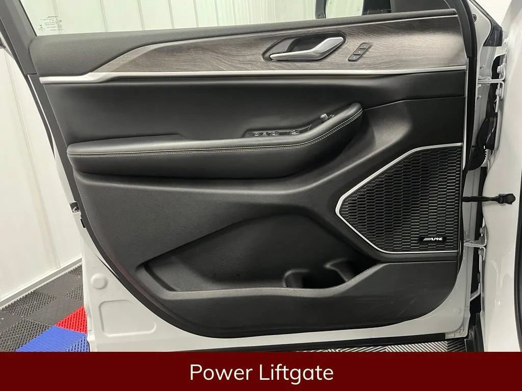 Used 2022 Jeep Grand Cherokee Limited 4xe w/ Luxury Tech Group II AWD/4WD image 12