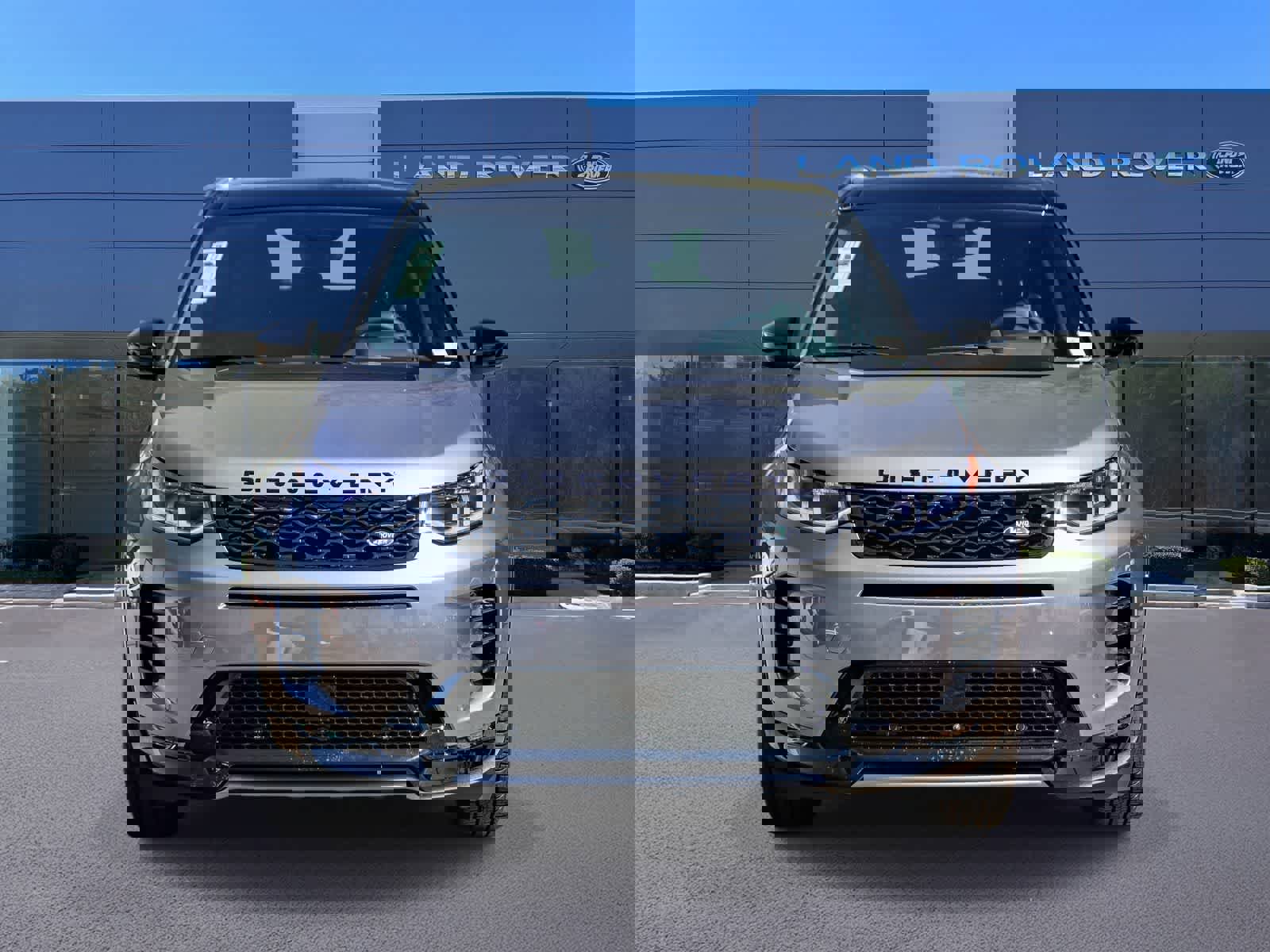 New 2026 Land Rover Discovery Sport Landmark image 2