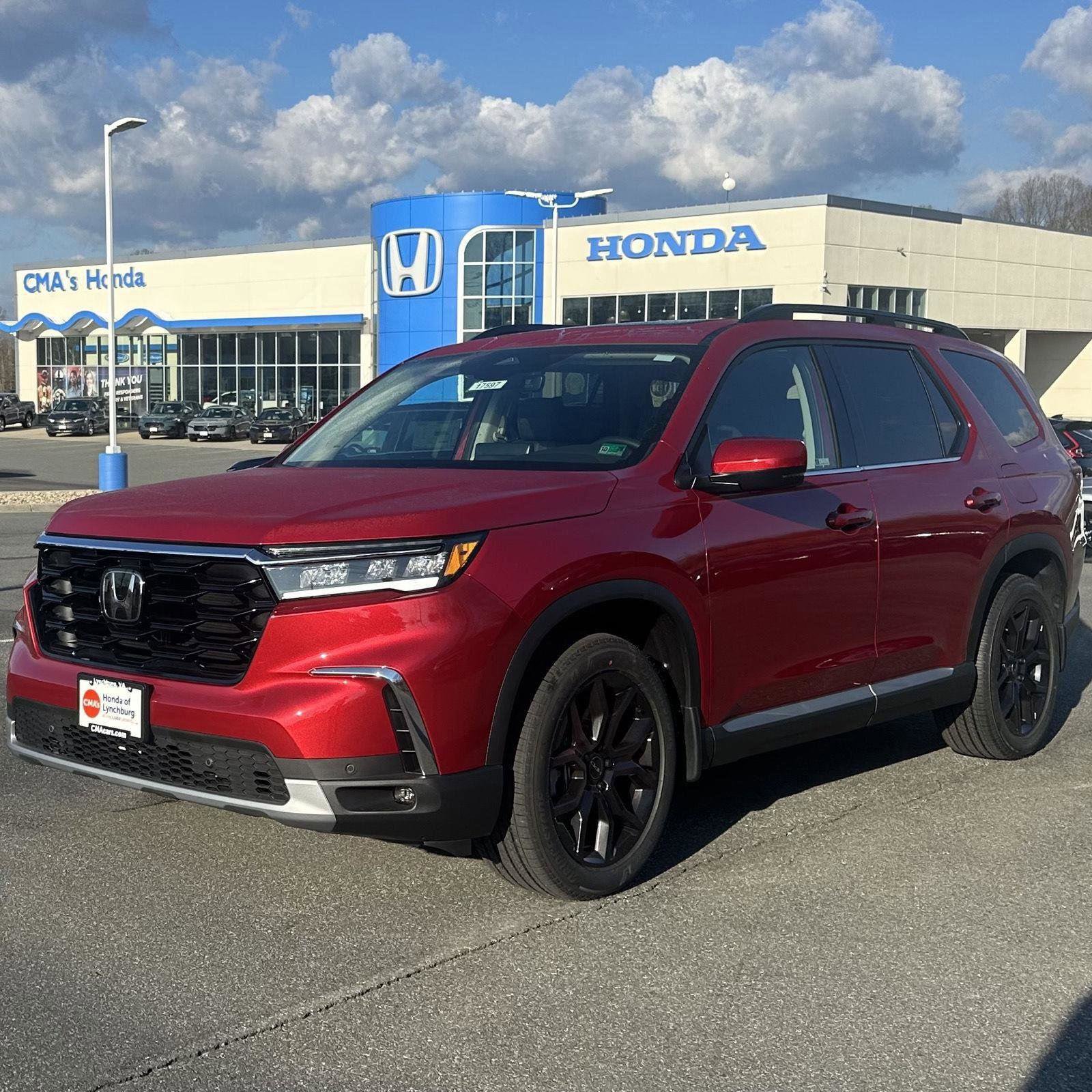 New 2025 Honda Pilot Touring image 1
