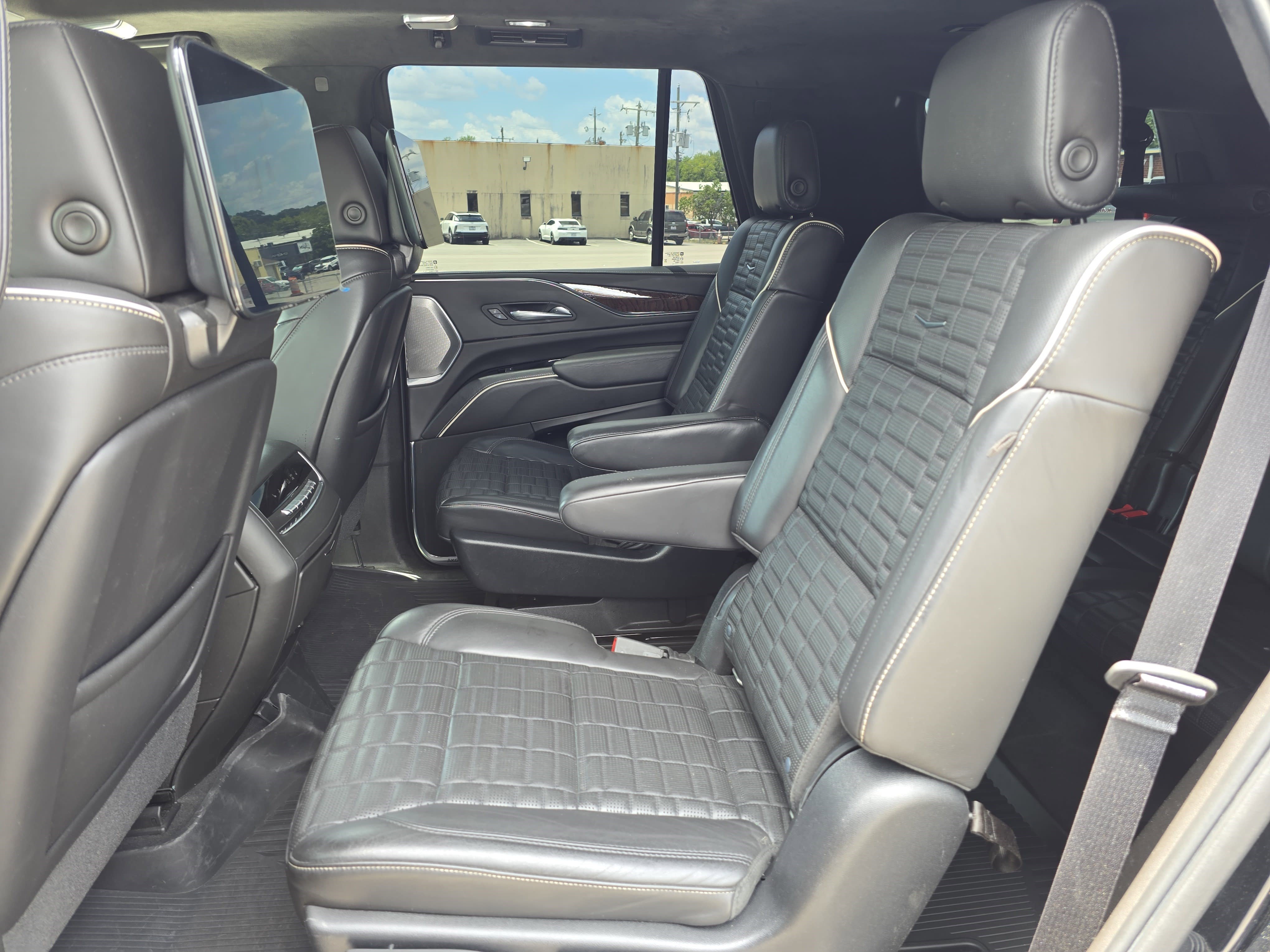Used 2021 Cadillac Escalade Sport Platinum AWD/4WD image 15