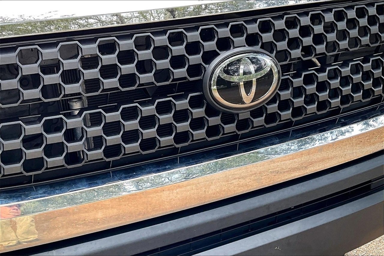 Used 2021 Toyota Tundra SR5 w/ SR5 Leather Package image 29