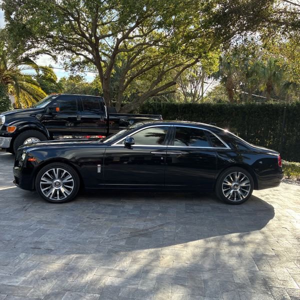 Used 2019 Rolls-Royce Ghost image 2