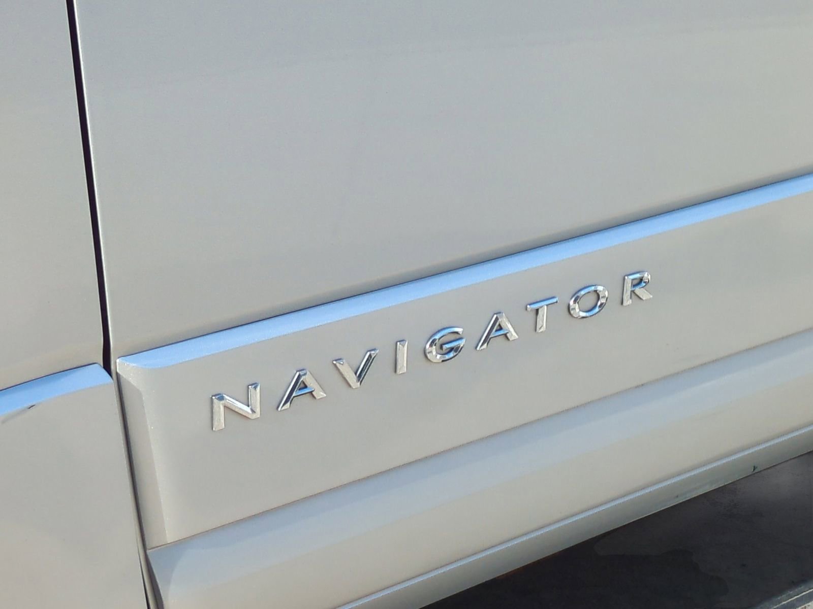 Used 2016 Lincoln Navigator Select image 15