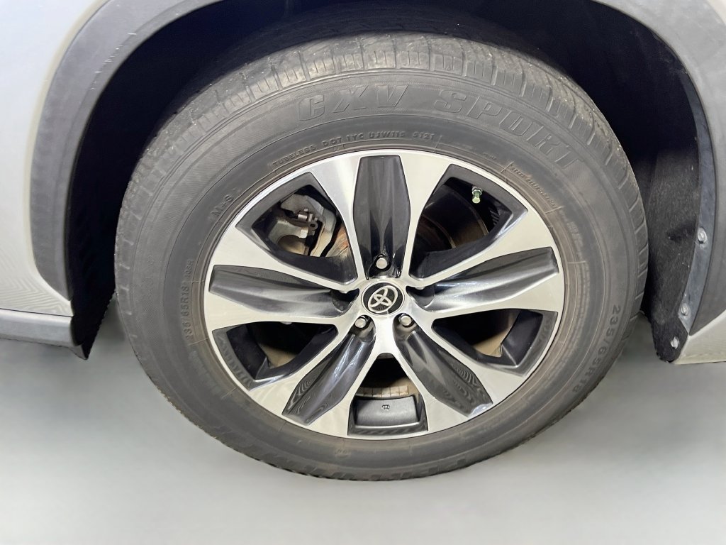 Used 2021 Toyota Highlander XLE FWD image 11