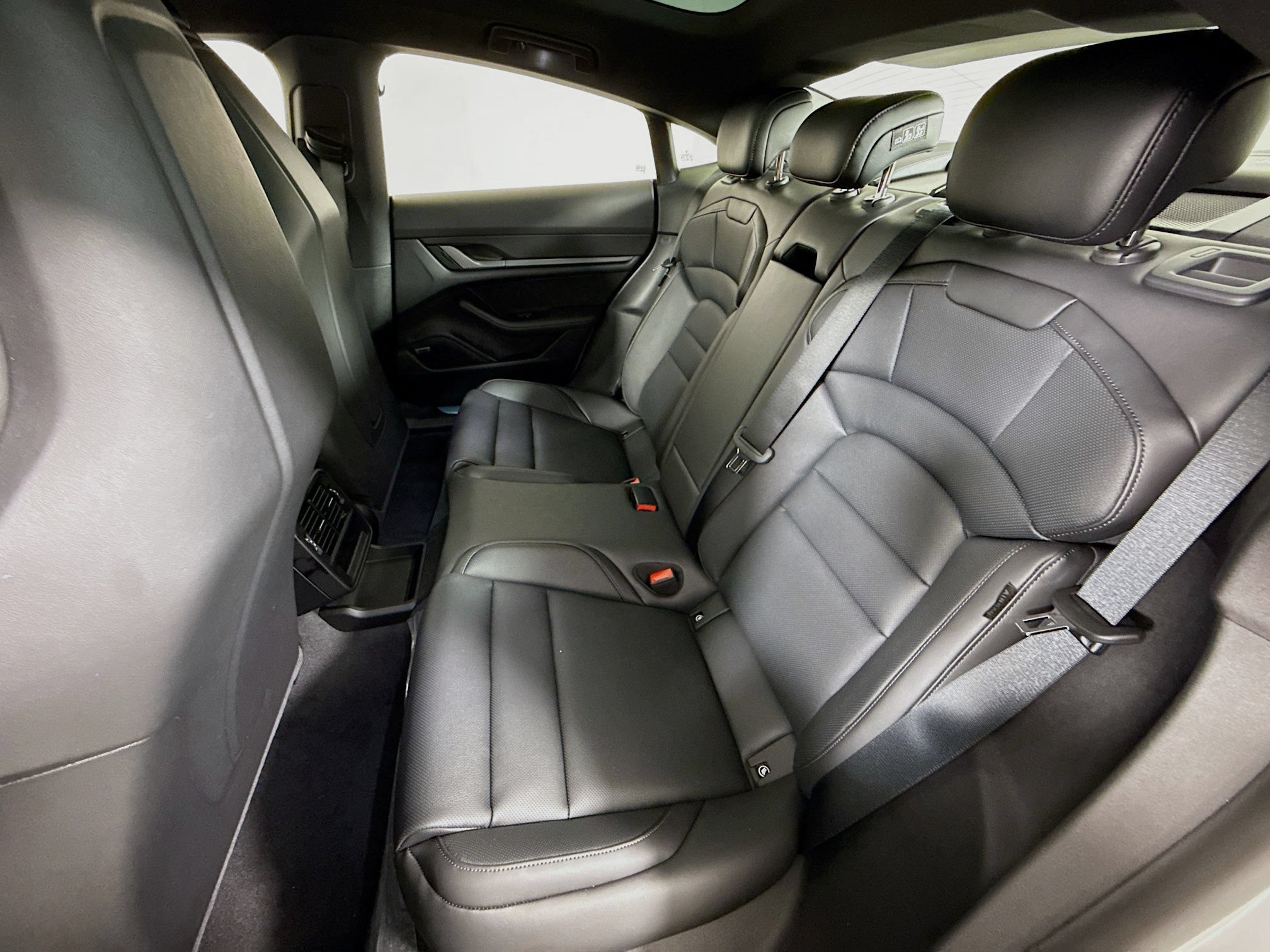Certified 2026 Porsche Taycan AWD/4WD image 16