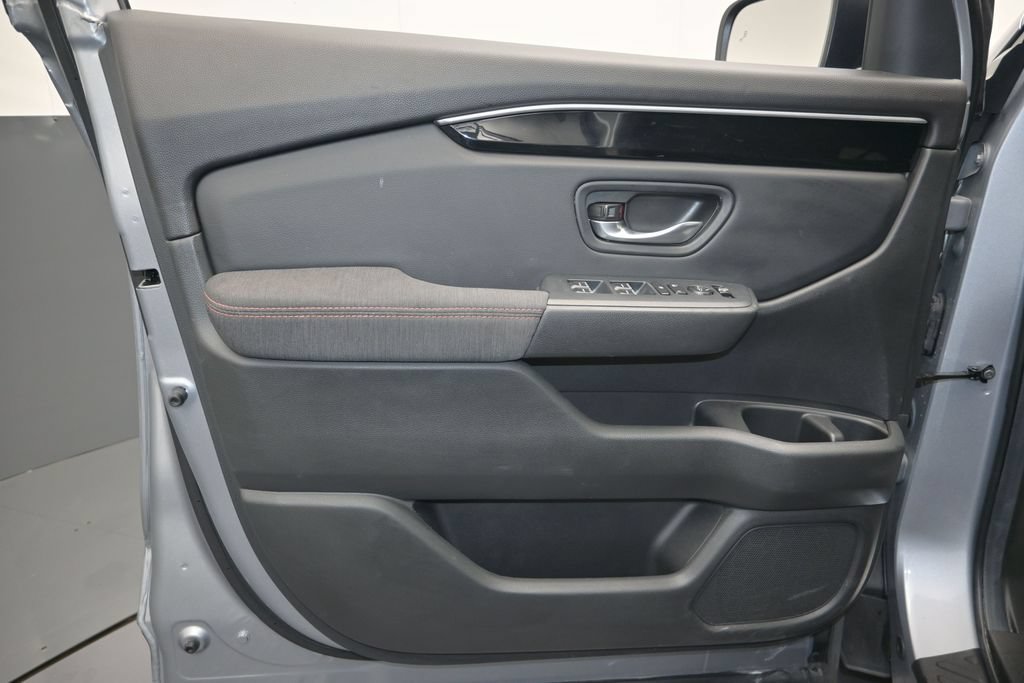 Used 2025 Honda Pilot Sport image 12