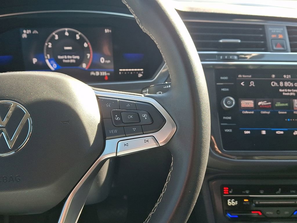 Certified 2022 Volkswagen Tiguan SE w/ Panoramic Sunroof Package AWD/4WD image 22