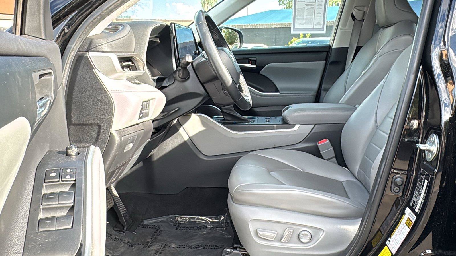 Used 2023 Toyota Highlander XLE FWD image 23