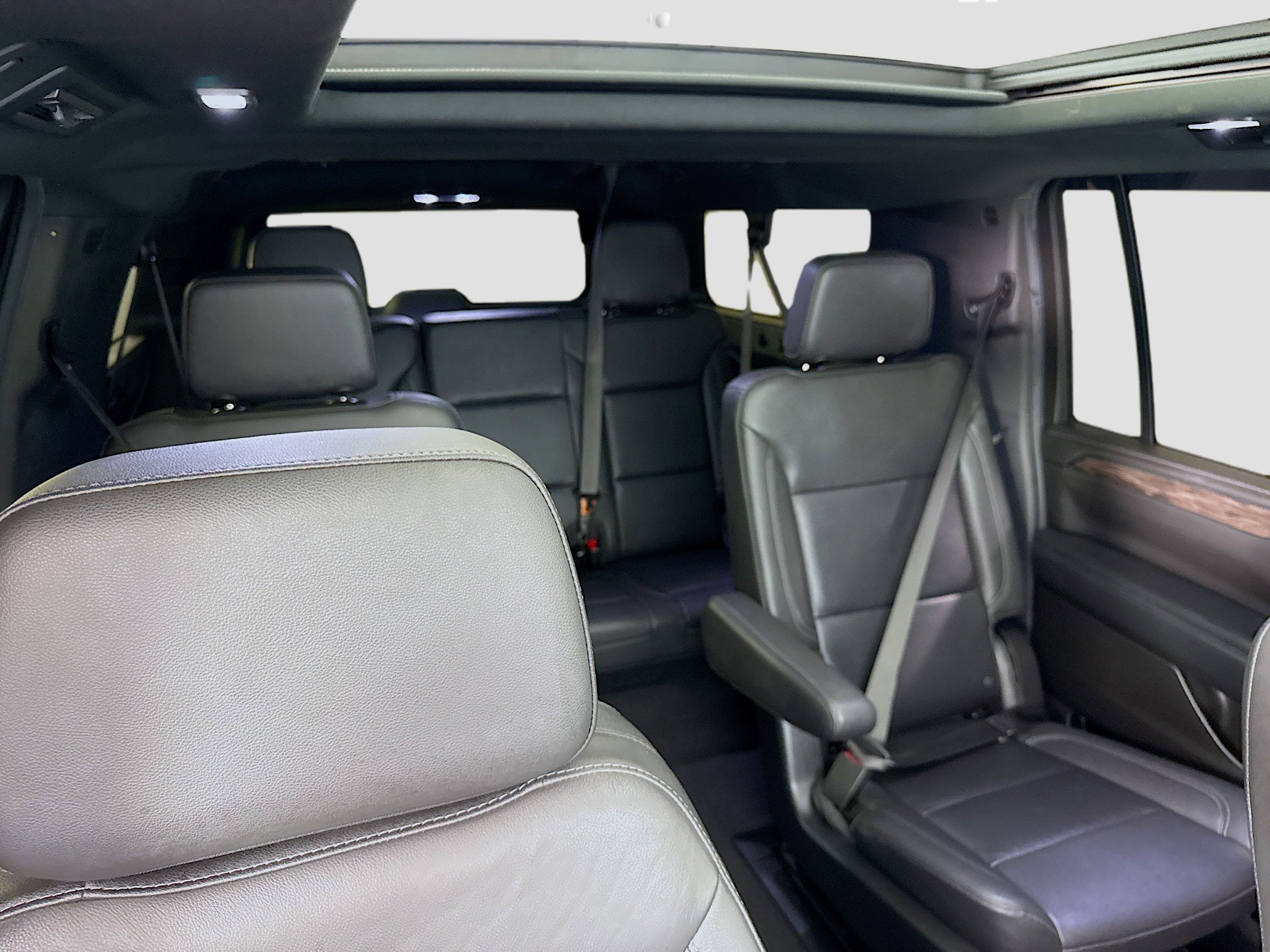 Used 2022 Chevrolet Suburban LT image 33