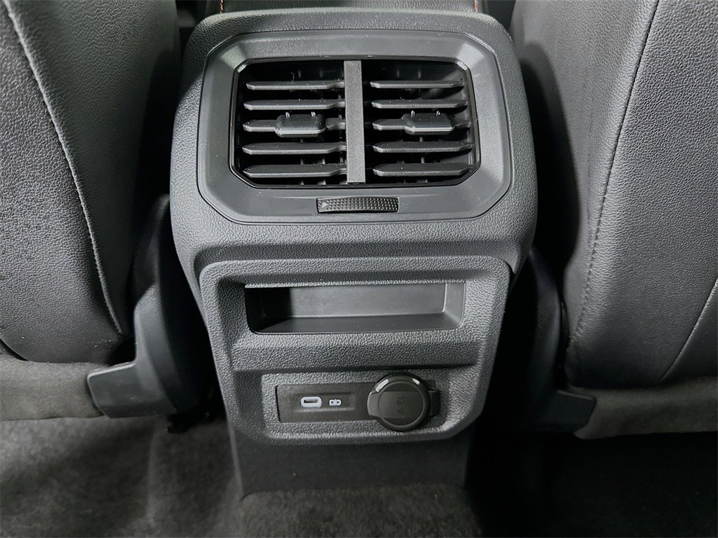 Used 2024 Volkswagen Tiguan Wolfsburg Edition image 30