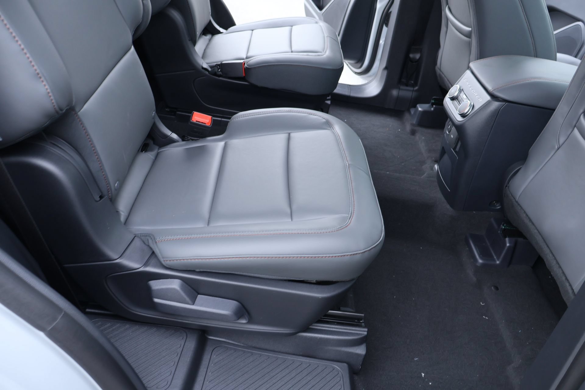 New 2026 Ford Explorer Active w/ Active Comfort Package AWD/4WD image 16