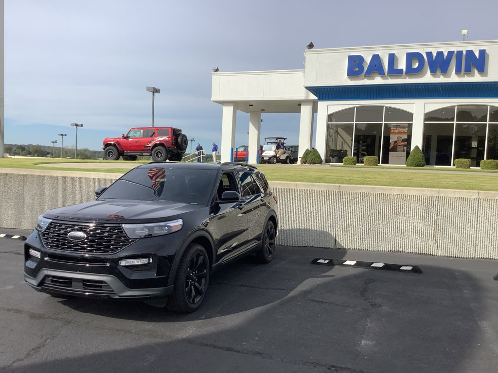 Used 2024 Ford Explorer ST-Line w/ Class IV Trailer Tow Package image 3