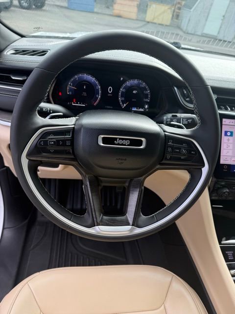 Used 2024 Jeep Grand Cherokee Limited image 19