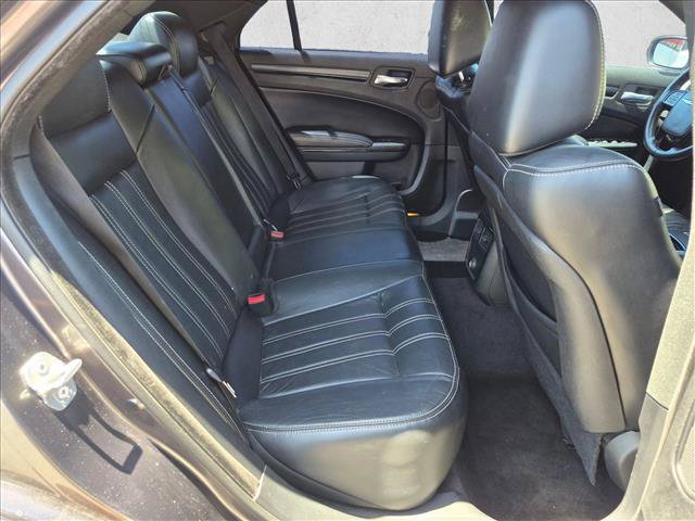 Used 2014 Chrysler 300 S RWD image 17