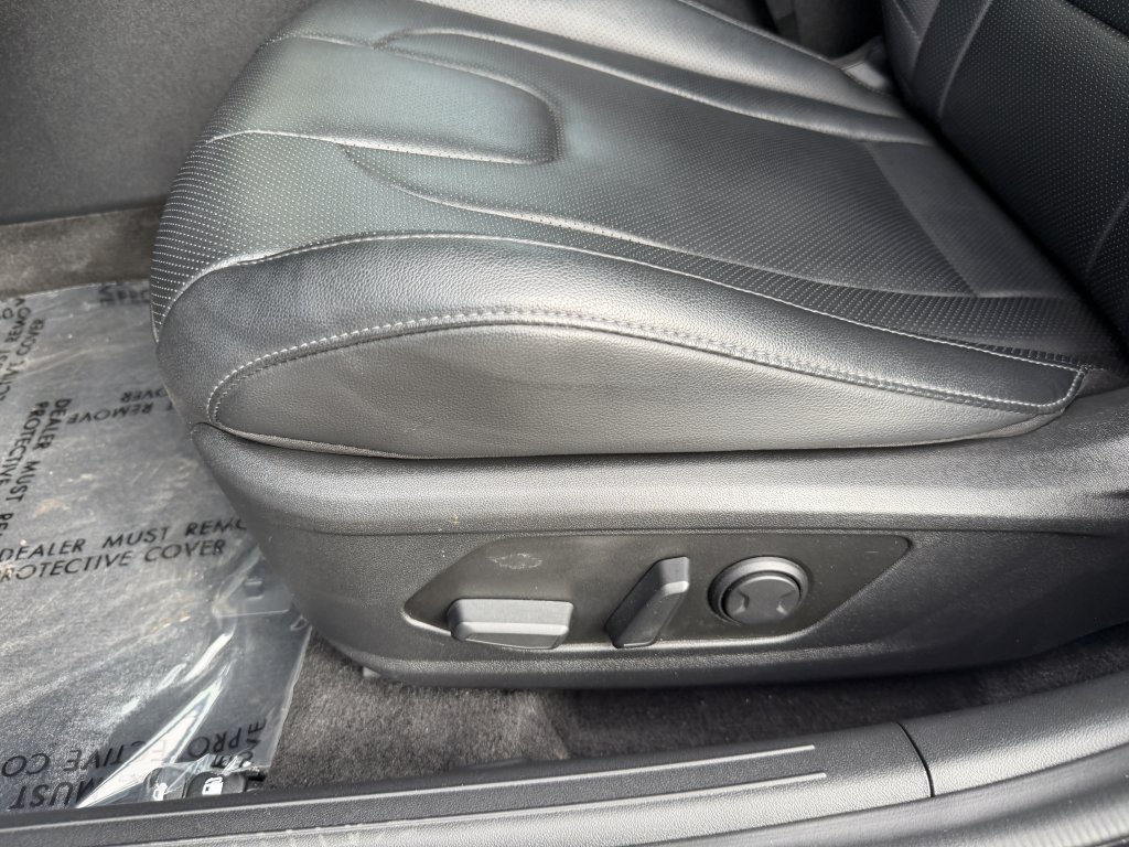 Used 2025 Hyundai Elantra Limited FWD image 30