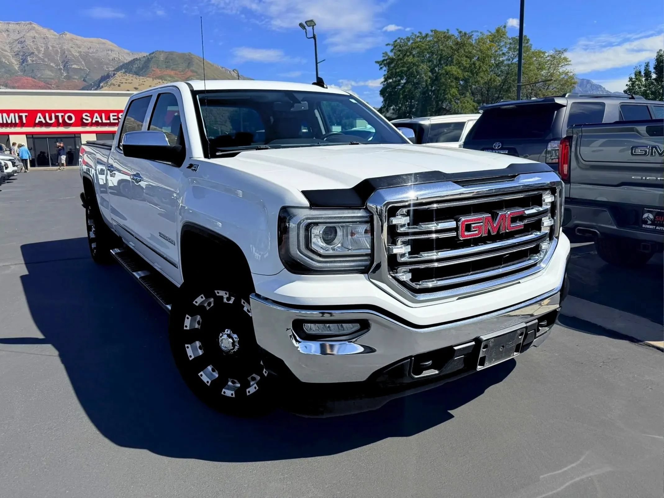 Used 2018 GMC Sierra 1500 SLT w/ SLT Premium Package AWD/4WD image 2