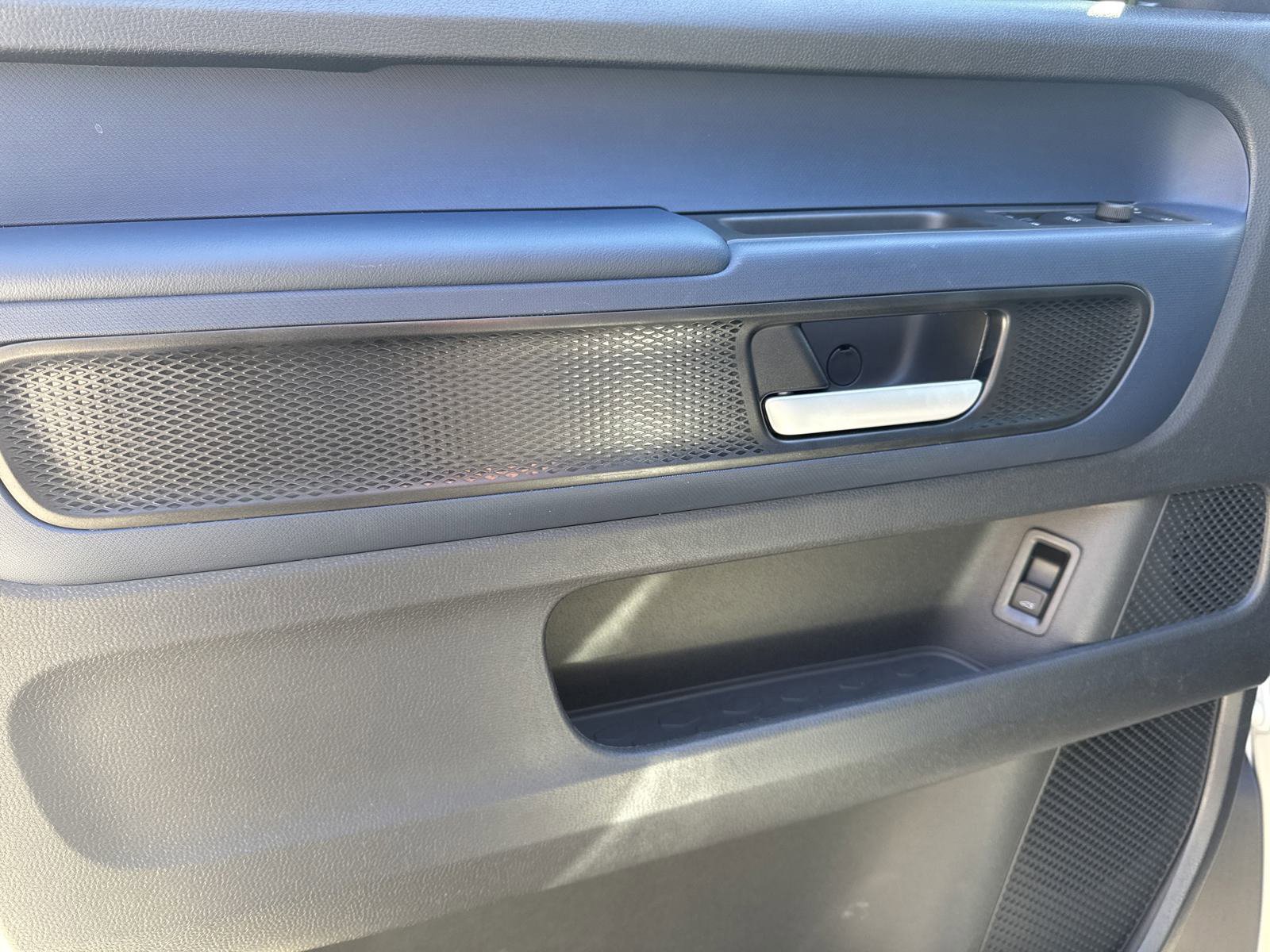 New 2025 Volkswagen ID. Buzz Pro S image 7