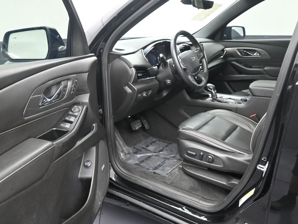 Used 2023 Chevrolet Traverse Premier w/ Redline Edition image 11