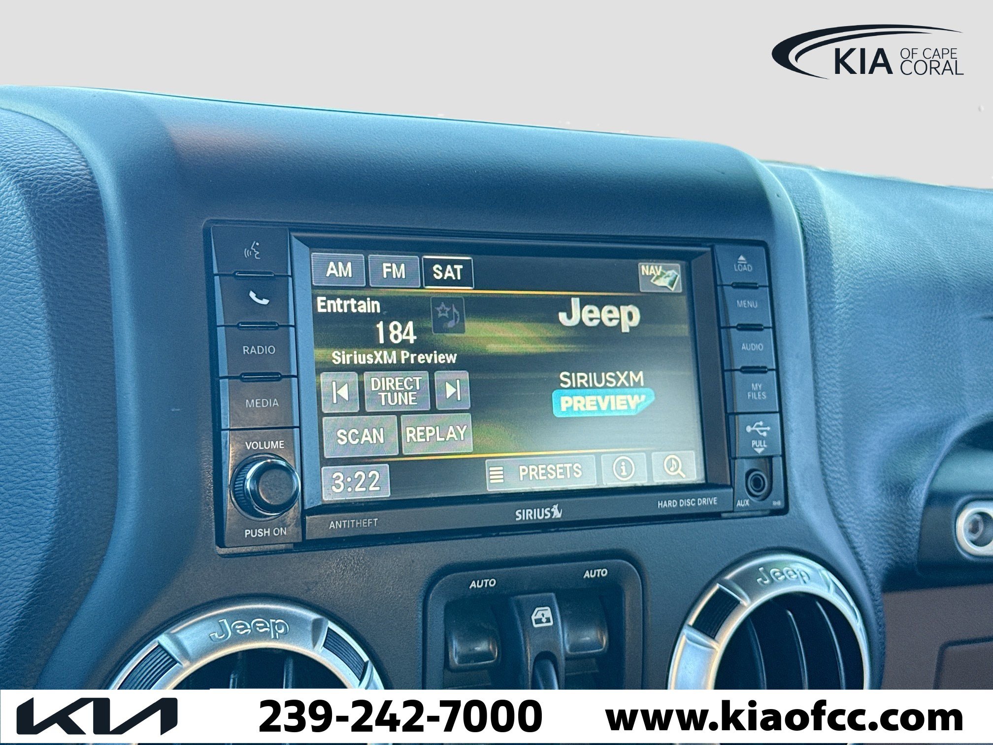 Used 2017 Jeep Wrangler Unlimited Sahara w/ Connectivity Group image 28