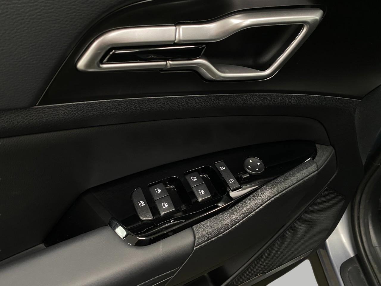 Used 2025 Kia Sportage EX image 31