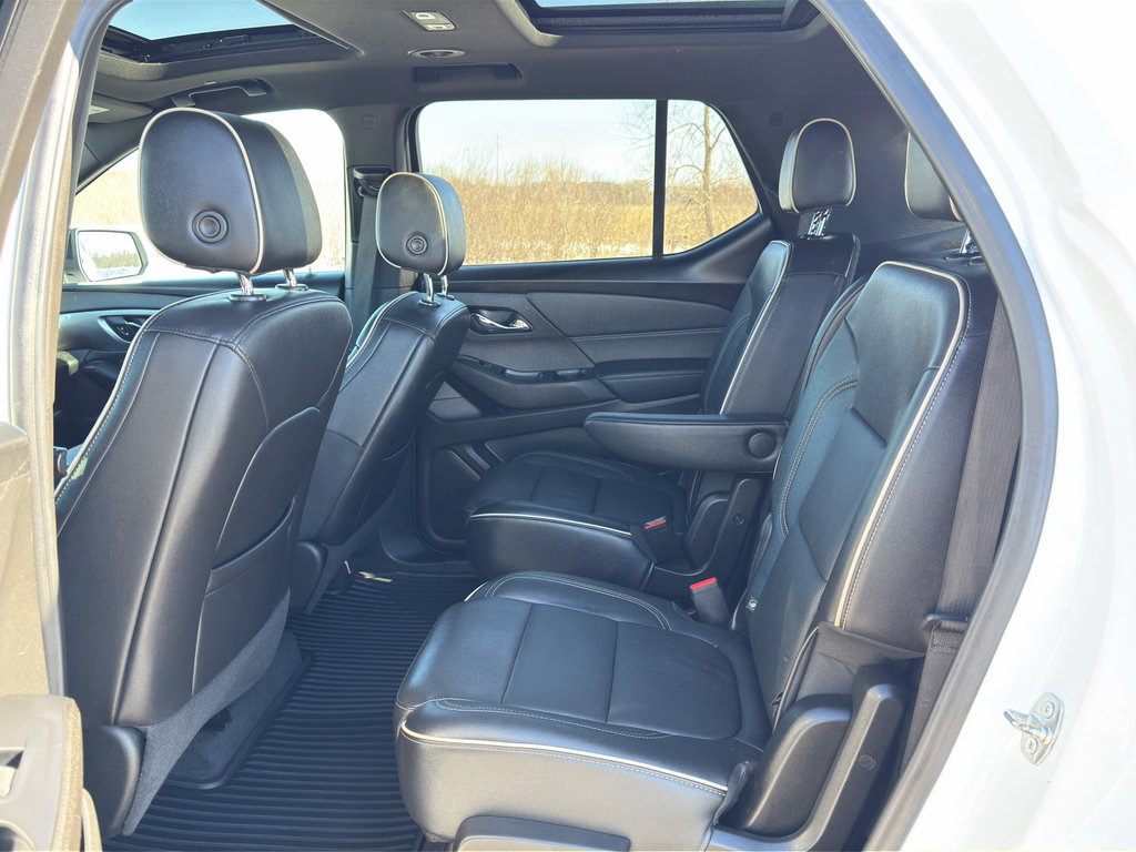 Used 2022 Chevrolet Traverse Premier w/ Redline Edition AWD/4WD image 38