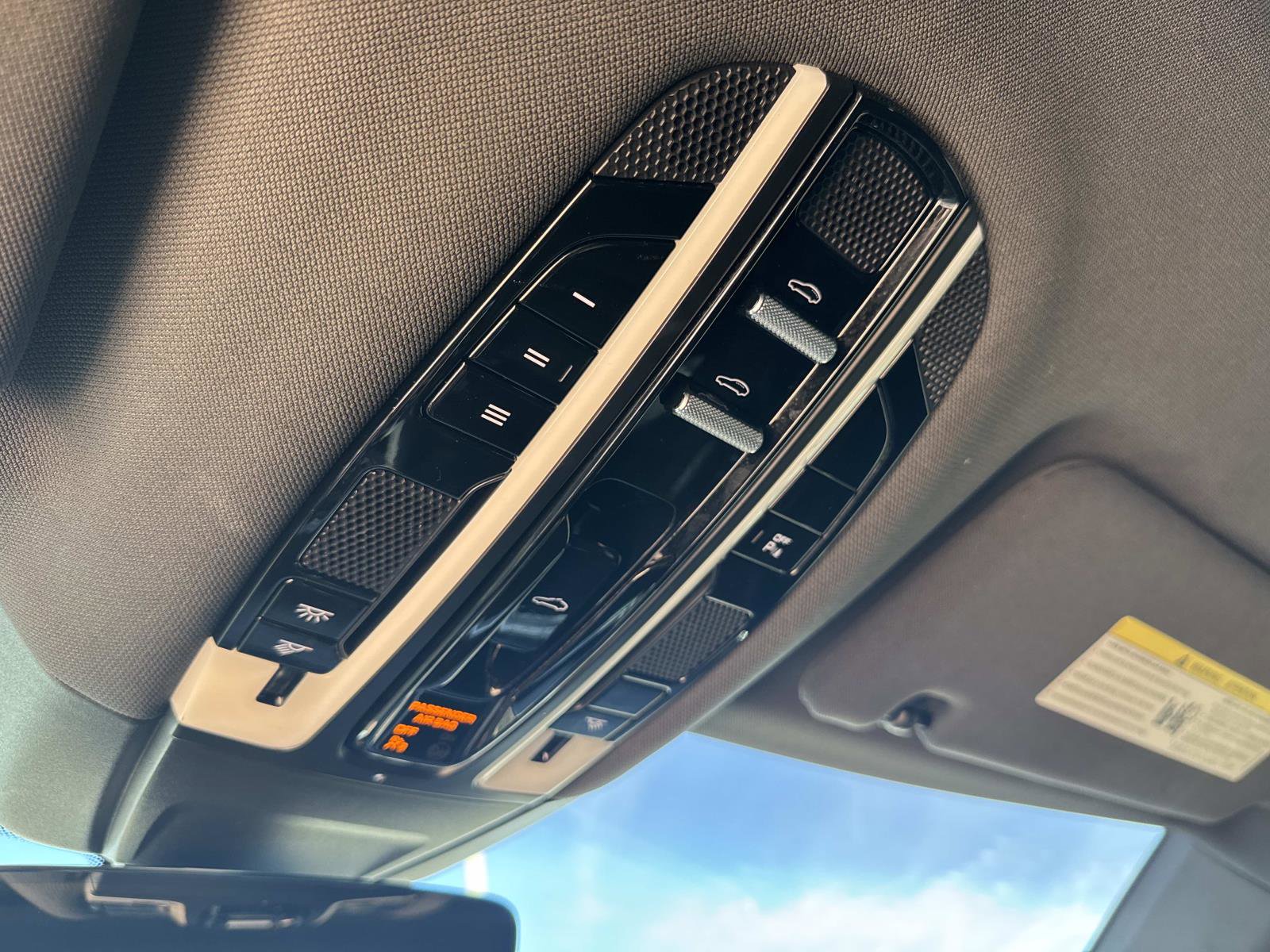 Used 2021 Porsche Panamera image 31