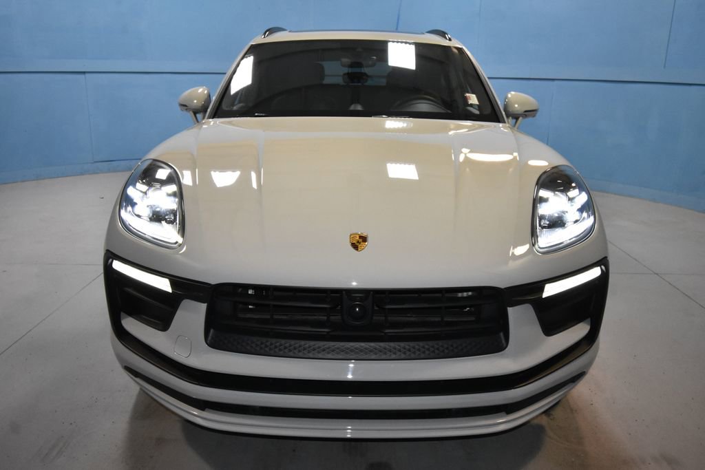 Certified 2025 Porsche Macan image 25