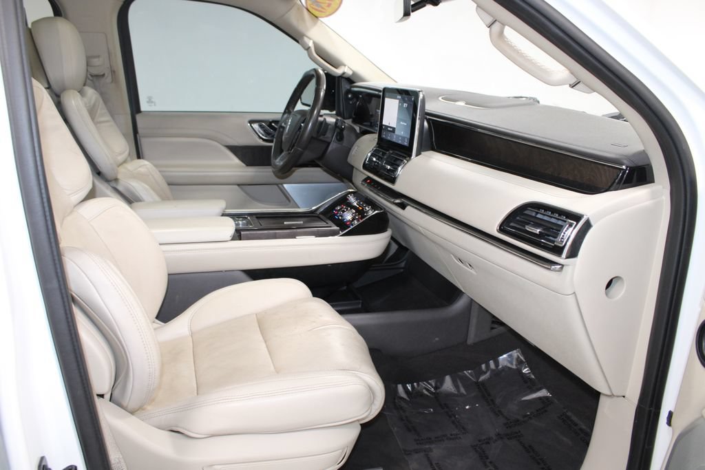 Used 2020 Lincoln Navigator L Reserve w/ Luxury Package AWD/4WD image 30