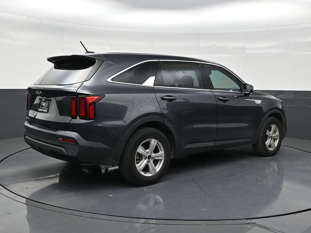 Used 2023 Kia Sorento LX FWD image 5