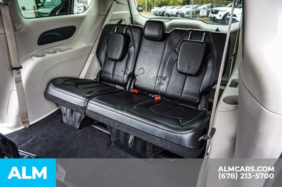 Used 2024 Chrysler Pacifica Select image 23