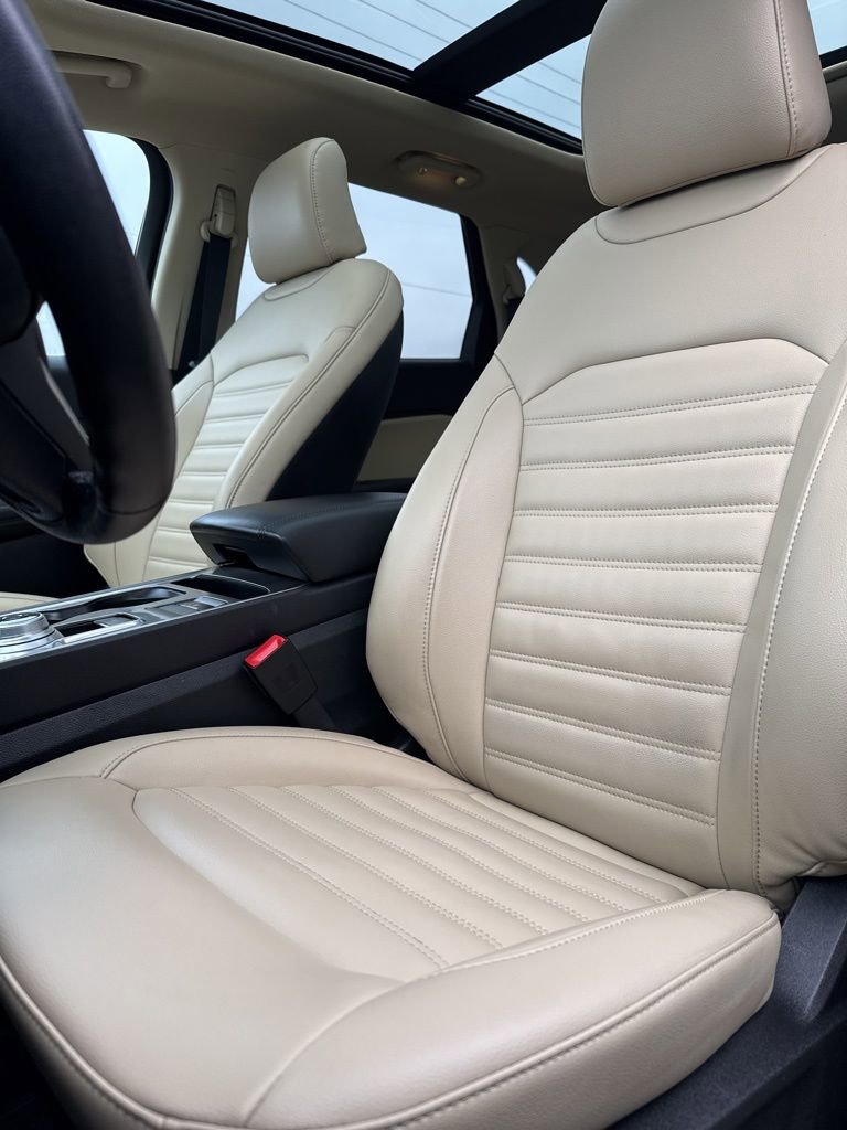 Used 2024 Ford Edge SEL w/ Convenience Package image 3