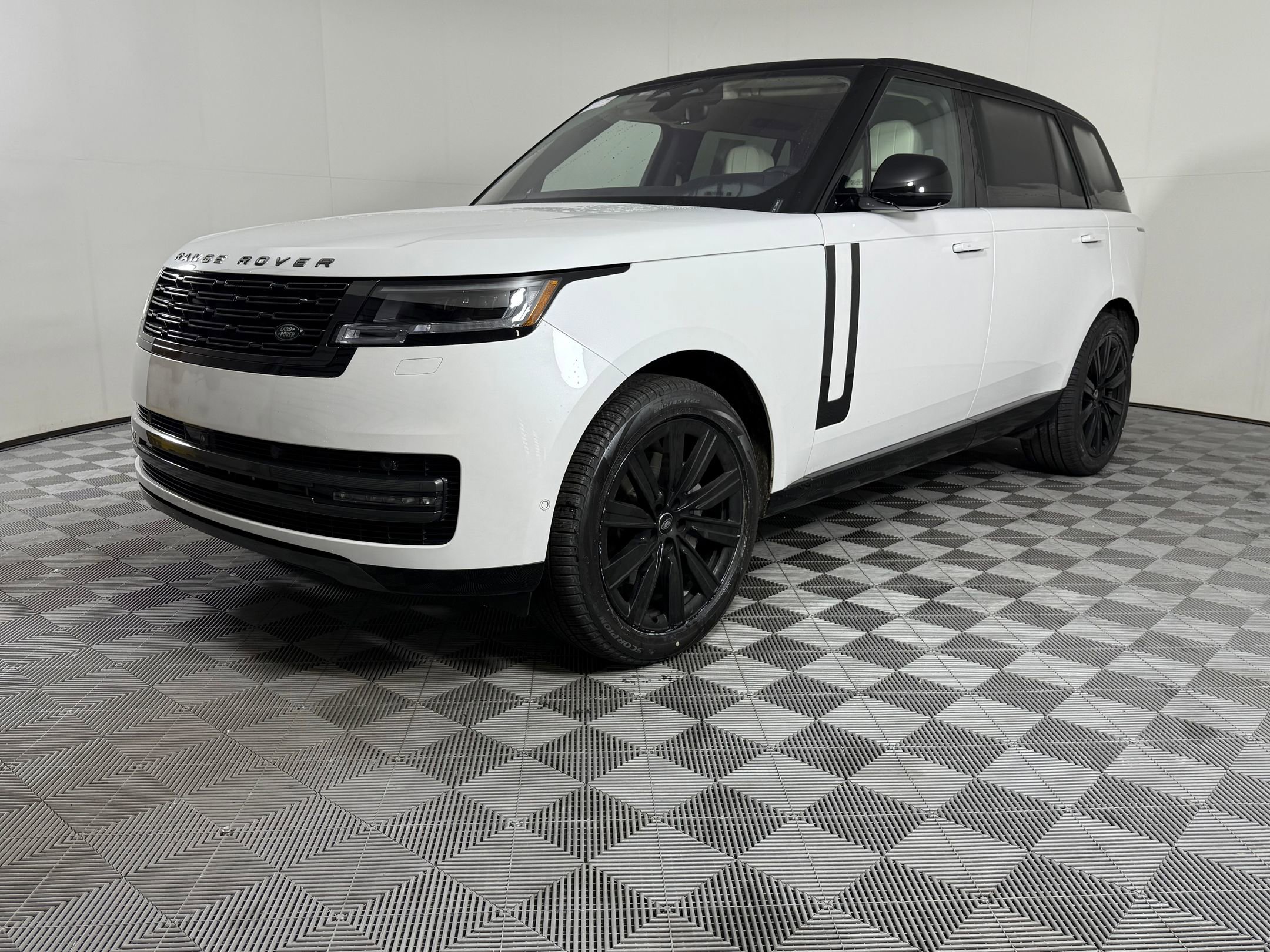 Used 2023 Land Rover Range Rover Long Wheelbase SE