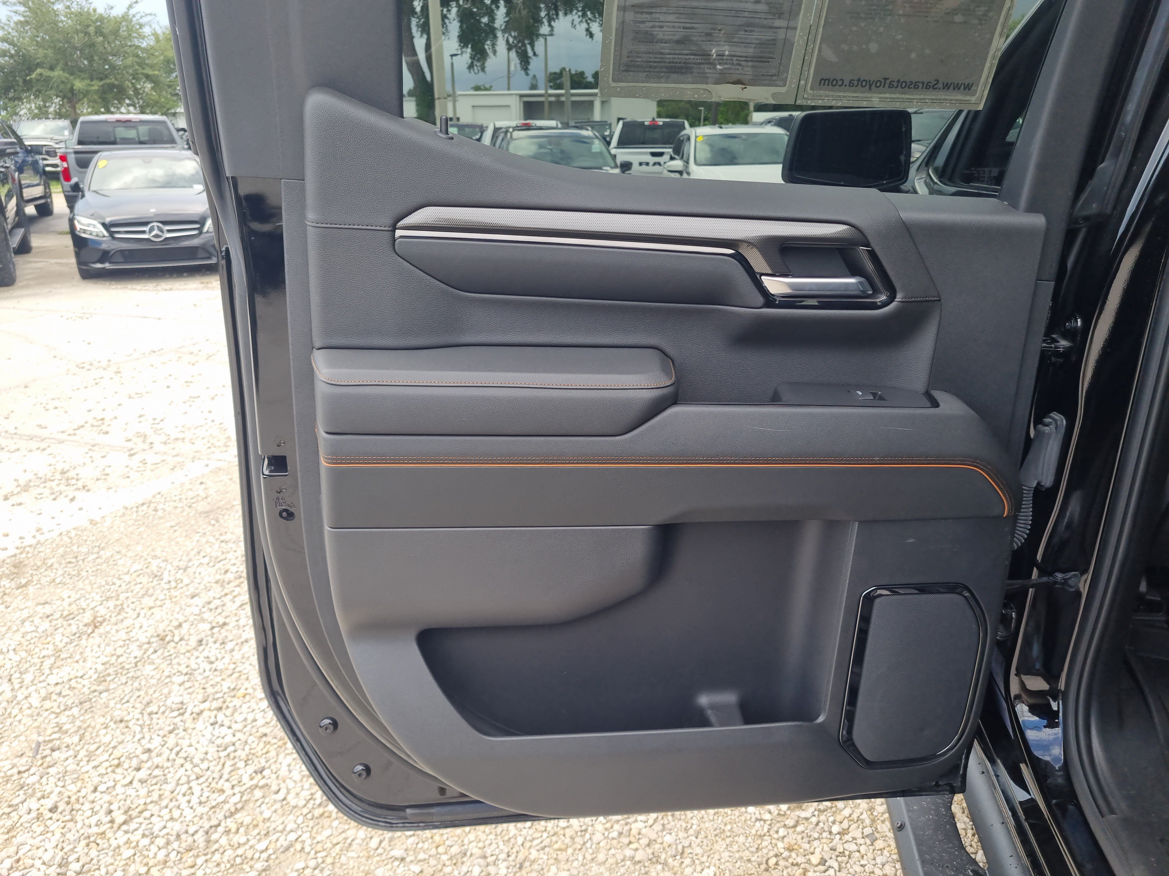 Used 2024 GMC Sierra 1500 AT4 w/ Technology Package AWD/4WD image 10