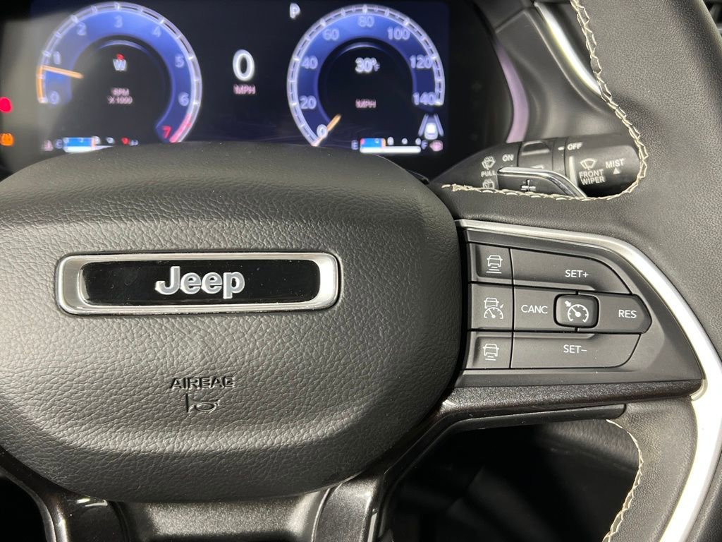 Used 2023 Jeep Grand Cherokee Laredo image 10