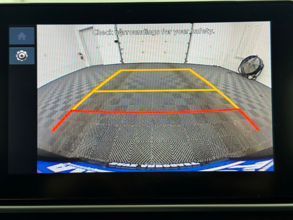 Used 2025 Hyundai Venue SEL FWD image 4