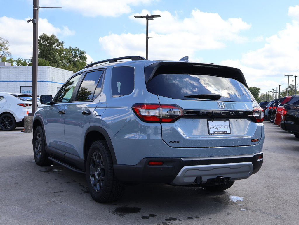 Certified 2025 Honda Pilot TrailSport image 5