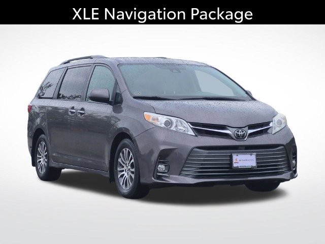 Certified 2018 Toyota Sienna XLE w/ XLE Navigation Package FWD image 3