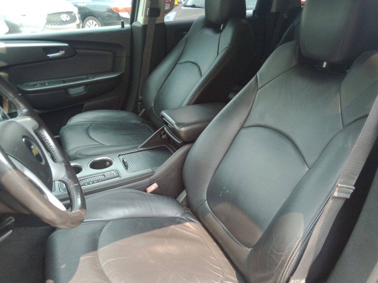 Used 2012 Chevrolet Traverse LT FWD image 8