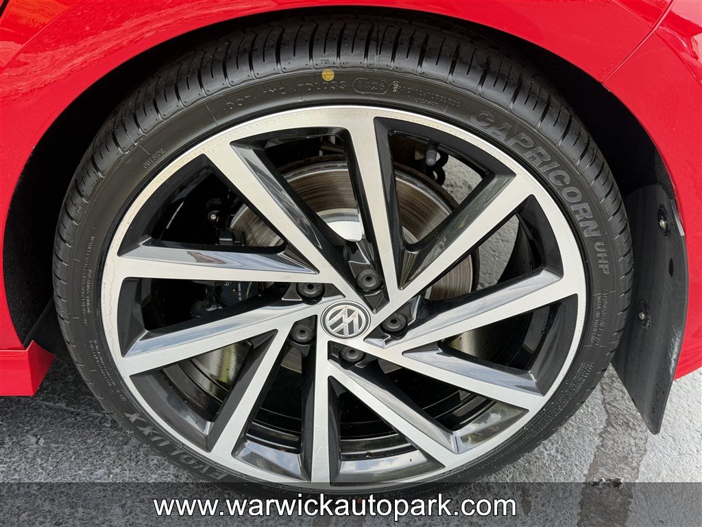Used 2017 Volkswagen Golf R 4-Door AWD/4WD image 7