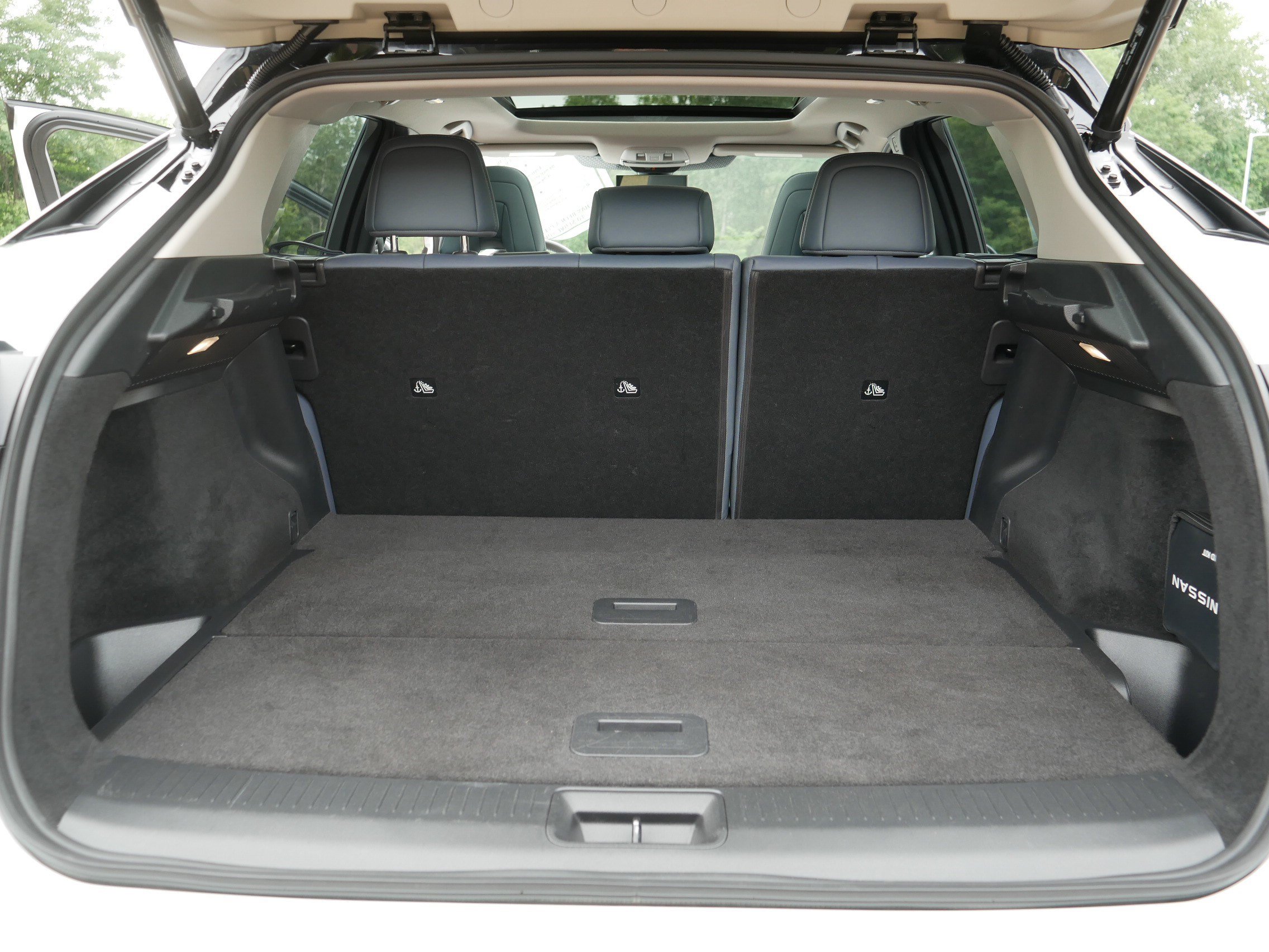 Certified 2024 Nissan Ariya AWD image 18