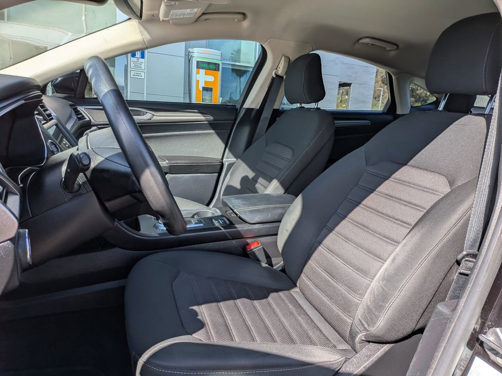 Used 2020 Ford Fusion SE image 11
