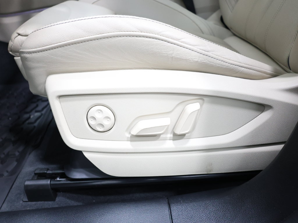 Used 2024 Audi Q5 2.0T Premium Plus w/ Premium Plus Package AWD/4WD image 14