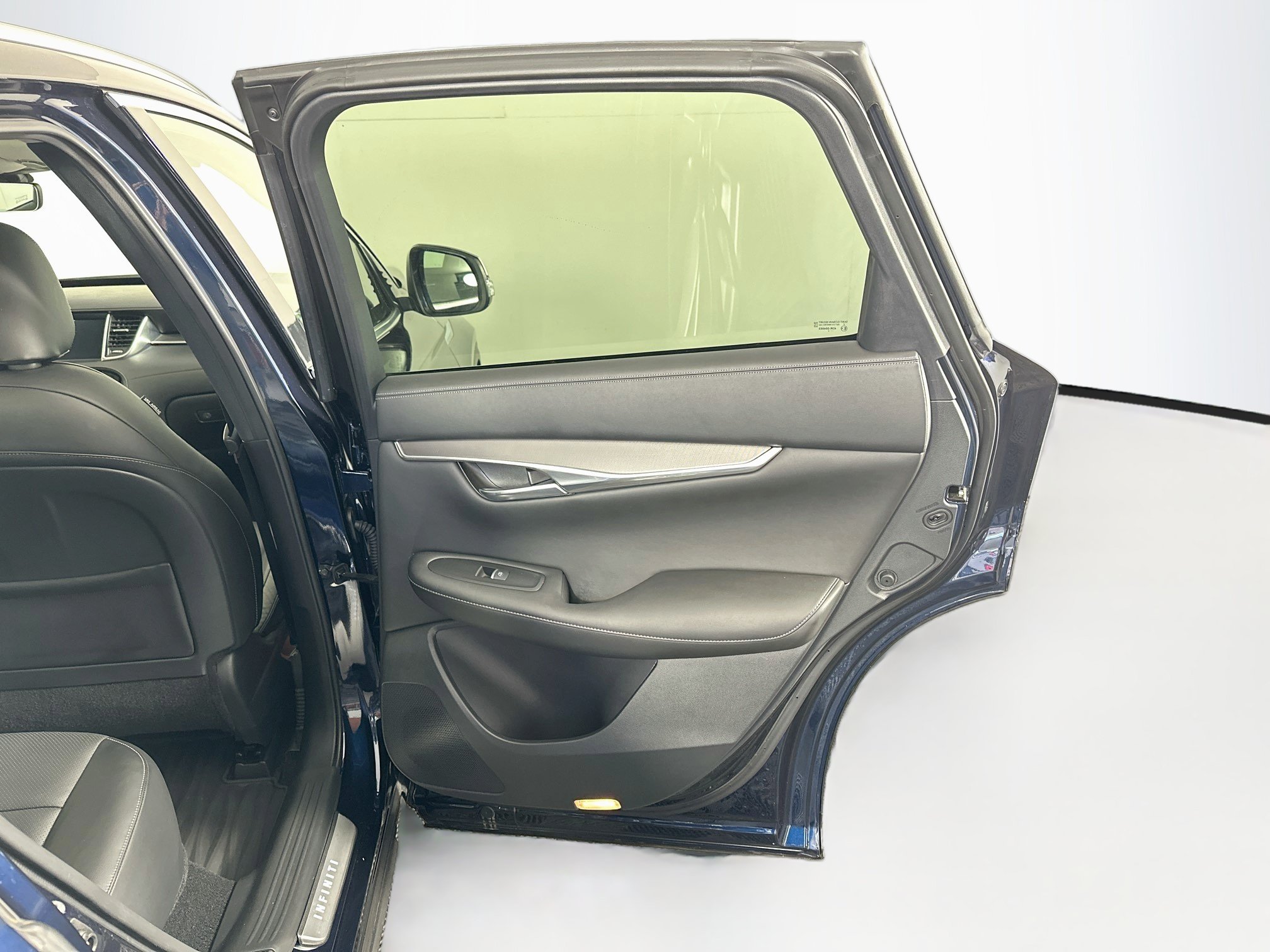Used 2023 INFINITI QX50 Luxe w/ Accent Package FWD image 32