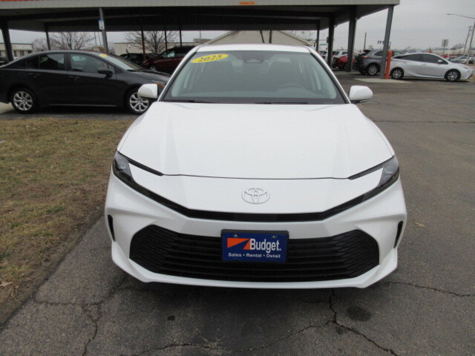 Used 2025 Toyota Camry LE image 8